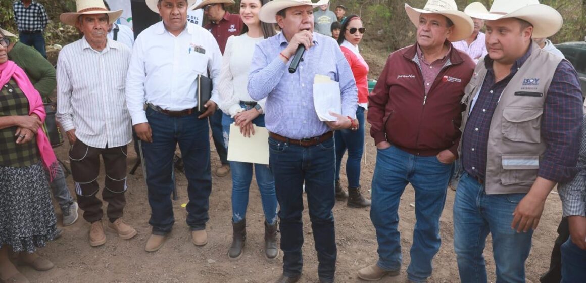 CUMPLE GOBERNADOR DAVID MONREAL COMPROMISOS CON CHICHIMEQUILLAS CON MAQUINARIA Y APOYO AL BIENESTAR