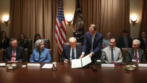 TRUMP FIRMA UN DECRETO QUE ORDENA PEDIR PRUEBA DE CIUDADANÍA PARA VOTAR EN ELECCIONES FEDERALES