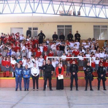 ATIENDE “ESCUELA SEGURA” A MÁS DE 550 ALUMNOS DE LA CLUB DE LEONES ATIENDE “ESCUELA SEGURA” A MÁS DE 550 ALUMNOS DE LA CLUB DE LEONES