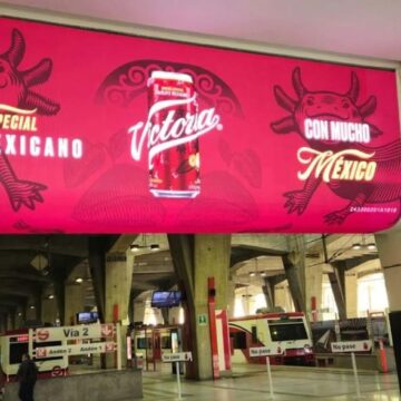 CERVEZA VICTORIA DESPIERTA EL ORGULLO MEXICANO EN EL TREN SUBURBANO