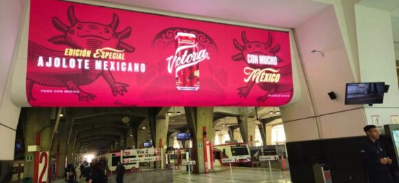 CERVEZA VICTORIA DESPIERTA EL ORGULLO MEXICANO EN EL TREN SUBURBANO CERVEZA VICTORIA DESPIERTA EL ORGULLO MEXICANO EN EL TREN SUBURBANO