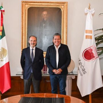 DIALOGA GOBERNADOR DAVID MONREAL CON CÓNSUL GENERAL DE ESPAÑA EN GUADALAJARA