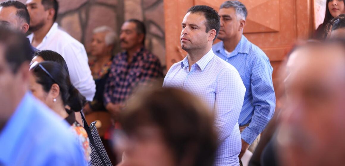 CELEBRA MIGUEL VARELA DÍA DE LA SANTA CRUZ CON VECINOS DE BOQUILLAS