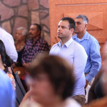 CELEBRA MIGUEL VARELA DÍA DE LA SANTA CRUZ CON VECINOS DE BOQUILLAS