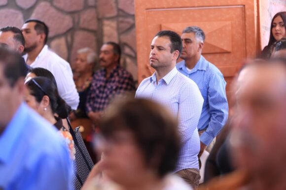 CELEBRA MIGUEL VARELA DÍA DE LA SANTA CRUZ CON VECINOS DE BOQUILLAS