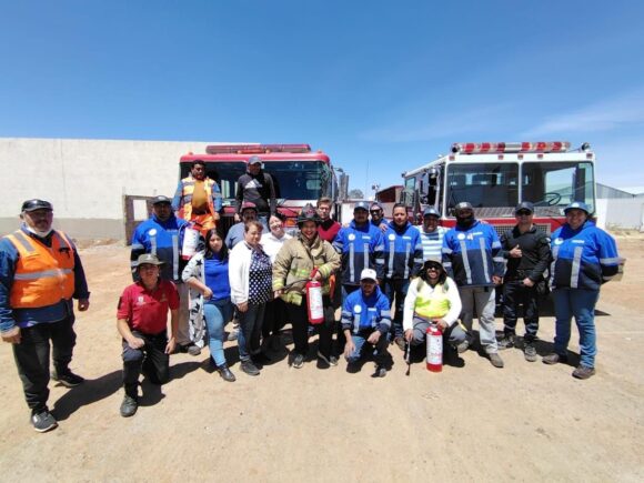 CAPACITA PROTECCIÓN CIVIL A PERSONAL DE ALUMBRADO PÚBLICO EN USO DE EXTINTORES Y PRIMEROS AUXILIOS CAPACITA PROTECCIÓN CIVIL A PERSONAL DE ALUMBRADO PÚBLICO EN USO DE EXTINTORES Y PRIMEROS AUXILIOS
