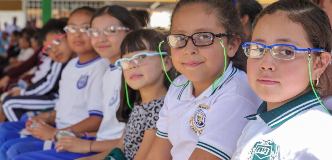 ENTREGA GOBIERNO DE ZACATECAS CERCA DE 1 MIL 800 LENTES A NIÑAS Y NIÑOS DE RÍO GRANDE