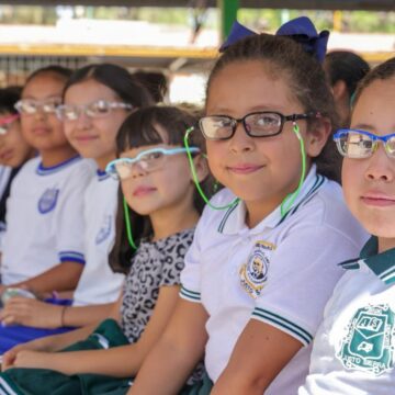 ENTREGA GOBIERNO DE ZACATECAS CERCA DE 1 MIL 800 LENTES A NIÑAS Y NIÑOS DE RÍO GRANDE
