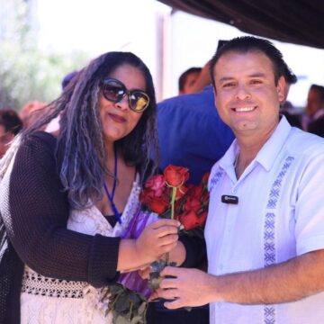 CELEBRA MIGUEL VARELA A LAS MADRES CAPITALINAS CON ENTREGA DE OBSEQUIOS EN EL TIANGUIS DEL ETE