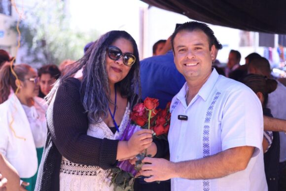 CELEBRA MIGUEL VARELA A LAS MADRES CAPITALINAS CON ENTREGA DE OBSEQUIOS EN EL TIANGUIS DEL ETE CELEBRA MIGUEL VARELA A LAS MADRES CAPITALINAS CON ENTREGA DE OBSEQUIOS EN EL TIANGUIS DEL ETE