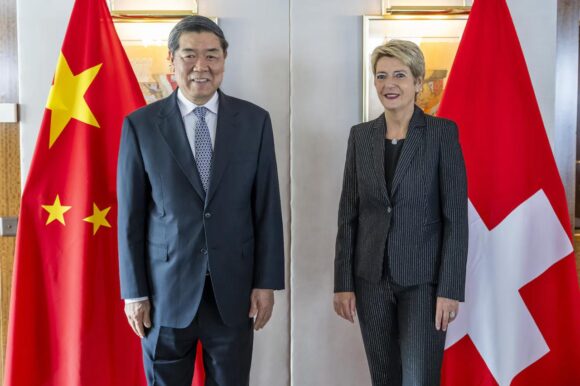 EU Y CHINA ANUNCIAN “PROGRESO SUSTANCIAL” EN PRIMERAS NEGOCIACIONES SOBRE ARANCELES