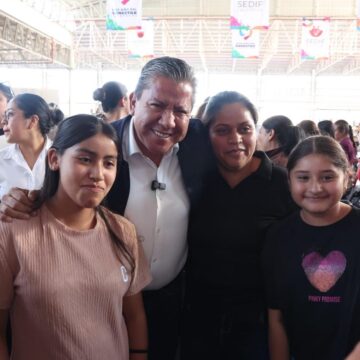 REPARTE GOBERNADOR DAVID MONREAL ÁVILA MÁS DE 3 MIL APOYOS ALIMENTARIOS A FAMILIAS DE GUADALUPE