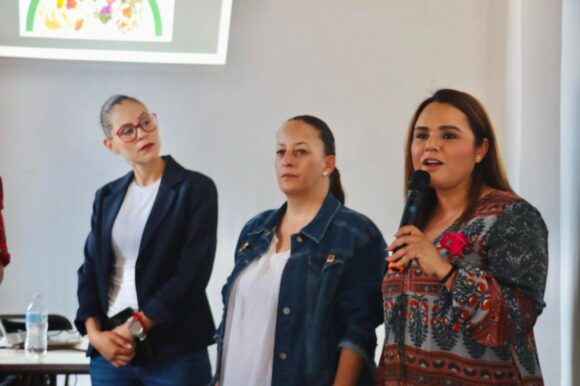 DIF CAPITAL Y DIRECCIÓN DE CULTURA UNEN ESFUERZOS EN BENEFICIO DE LOS ADULTOS MAYORES DIF CAPITAL Y DIRECCIÓN DE CULTURA UNEN ESFUERZOS EN BENEFICIO DE LOS ADULTOS MAYORES