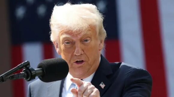 TRUMP PROHÍBE A LA UNIVERSIDAD DE HARVARD, INSCRIBIR A ESTUDIANTES EXTRANJEROS