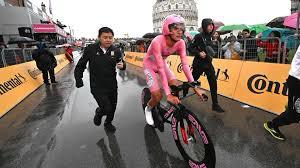 ISAAC DEL TORO NO GANA PERO SE MANTIENE EL LIDERATO EN EL GIRO DE ITALIA