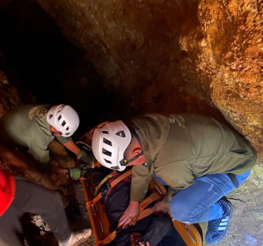 RESCATA PROTECCIÓN CIVIL DE ZACATECAS A JOVEN QUE CAYÓ EN TIRO DE MINA