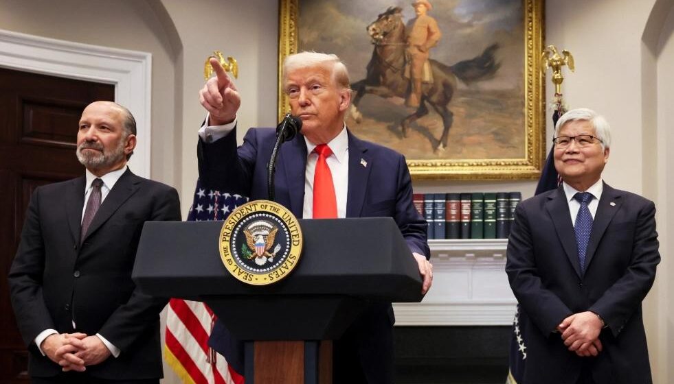 PROHÍBE TRUMP LA ENTRADA A EU A CIUDADANOS DE 12 PAÍSES