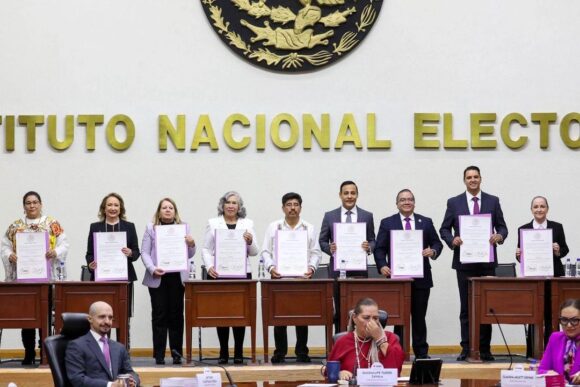 ENTREGA INE CONSTANCIAS DE MAYORÍA A MINISTROS ELECTOS DE LA SCJN