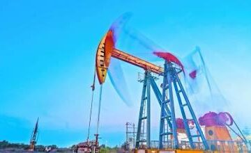 FUTUROS DEL PETRÓLEO SUBEN TRAS ESCALADA DE CONFLICTO EN MEDIO ORIENTE