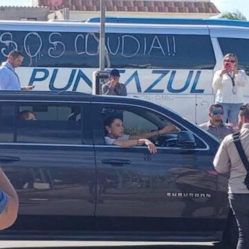 LA PRESIDENTA SHEINBAUM, ES RECIBIDA CON PROTESTAS EN LA PAZ LA PRESIDENTA SHEINBAUM, ES RECIBIDA CON PROTESTAS EN LA PAZ