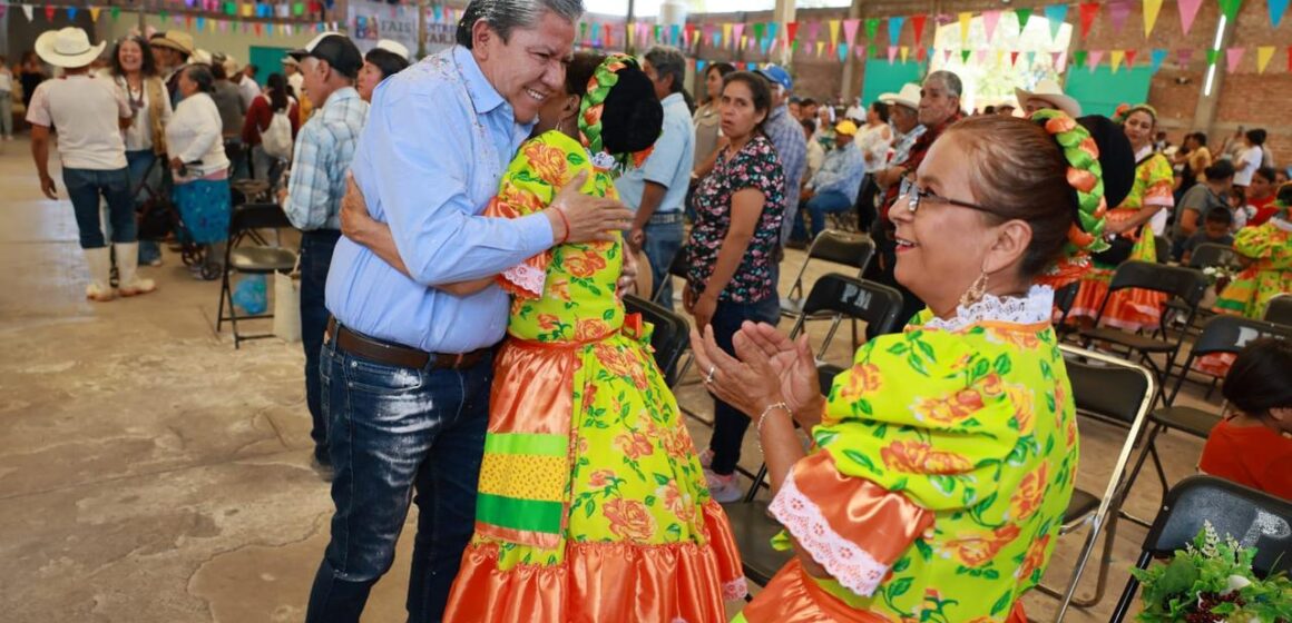 ENTREGA GOBERNADOR DAVID MONREAL ÁVILA TARJETAS FAIS A PUEBLOS Y COMUNIDADES INDÍGENAS EN CICACALCO, TLALTENANGO