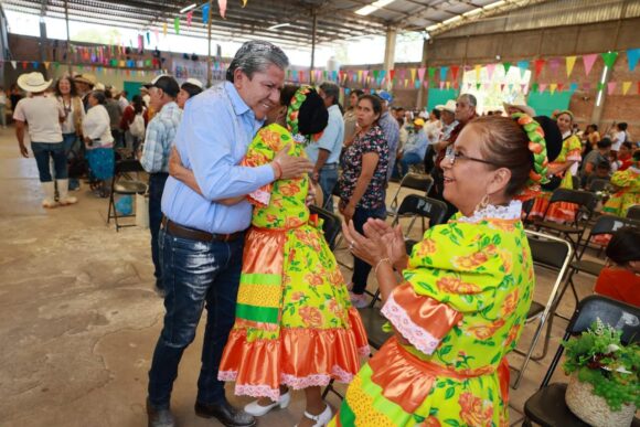 ENTREGA GOBERNADOR DAVID MONREAL ÁVILA TARJETAS FAIS A PUEBLOS Y COMUNIDADES INDÍGENAS EN CICACALCO, TLALTENANGO
