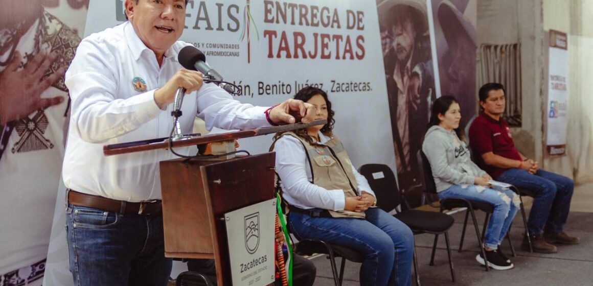 OTORGA GOBERNADOR DAVID MONREAL ÁVILA TARJETAS FAIS AL PUEBLO DE SAN LUCAS TEPETITLÁN, FLORENCIA DE BENITO JUÁREZ