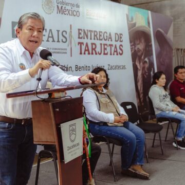 OTORGA GOBERNADOR DAVID MONREAL ÁVILA TARJETAS FAIS AL PUEBLO DE SAN LUCAS TEPETITLÁN, FLORENCIA DE BENITO JUÁREZ OTORGA GOBERNADOR DAVID MONREAL ÁVILA TARJETAS FAIS AL PUEBLO DE SAN LUCAS TEPETITLÁN, FLORENCIA DE BENITO JUÁREZ