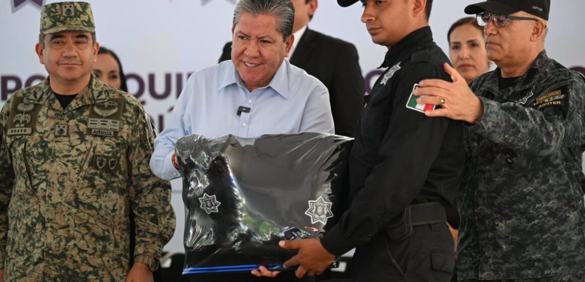 DIGNIFICA GOBERNADOR DAVID MONREAL A CORPORACIONES DE SEGURIDAD PÚBLICA MUNICIPALES DE LA REGIÓN NOROESTE