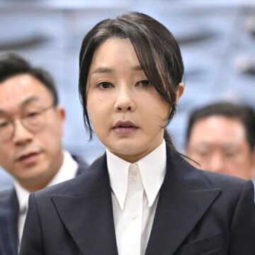 DETIENEN A LA EX PRIMERA DAMA SURCOREANA KIM KEON-HEE POR PRESUNTA CORRUPCIÓN DETIENEN A LA EX PRIMERA DAMA SURCOREANA KIM KEON-HEE POR PRESUNTA CORRUPCIÓN