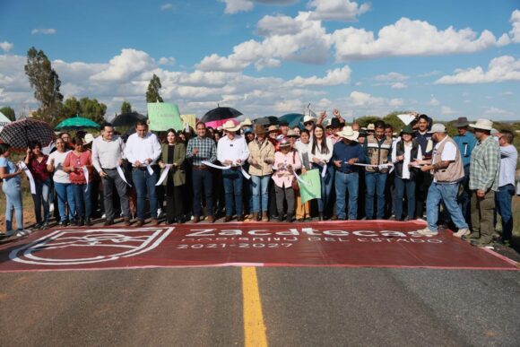 INAUGURA GOBERNADOR DAVID MONREAL TRAMO CARRETERO EN LA COCINERA, COMO PARTE DEL RESCATE VIAL DE GUADALUPE
