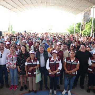 ENTREGA GOBERNADOR DAVID MONREAL APOYOS DEL PROGRAMA “CORAZÓN CONTENTO” A 1 MIL 200 FAMILIAS DE PLATEROS ENTREGA GOBERNADOR DAVID MONREAL APOYOS DEL PROGRAMA “CORAZÓN CONTENTO” A 1 MIL 200 FAMILIAS DE PLATEROS