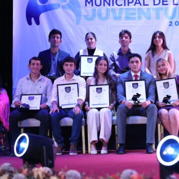 AYUNTAMIENTO DE ZACATECAS ENTREGA EL PREMIO MUNICIPAL DE LA JUVENTUD. RECONOCE A LAS Y LOS JÓVENES COMO PRESENTE Y FUTURO DE UN ZACATECAS MÁS LIMPIO QUE NUNCA