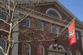 JUEZA DECLARA ILEGAL EL BLOQUEO DE FONDOS A HARVARD POR PARTE DEL GOBIERNO DE TRUMP
