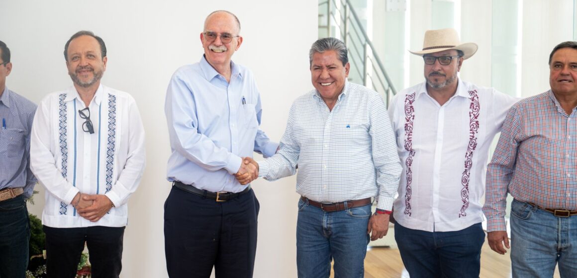 SE REÚNE EL GOBERNADOR DAVID MONREAL ÁVILA CON EL SECRETARIO RE SADR JULIO BERDEGUÉ