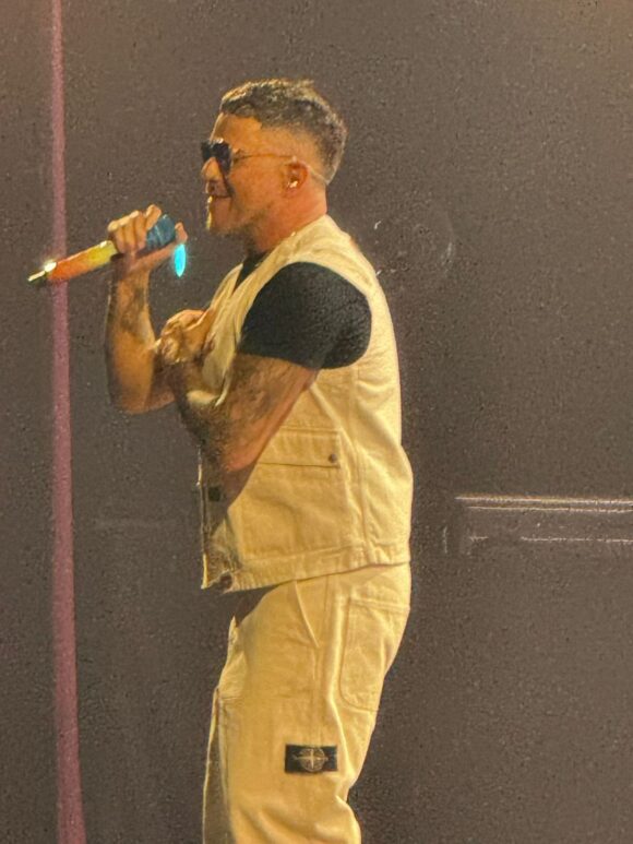 ALEJANDRO SANZ PRENDE CON NOSTALGIA Y ENERGÍA AL AUDITORIO TELMEX DE GUADALAJARA