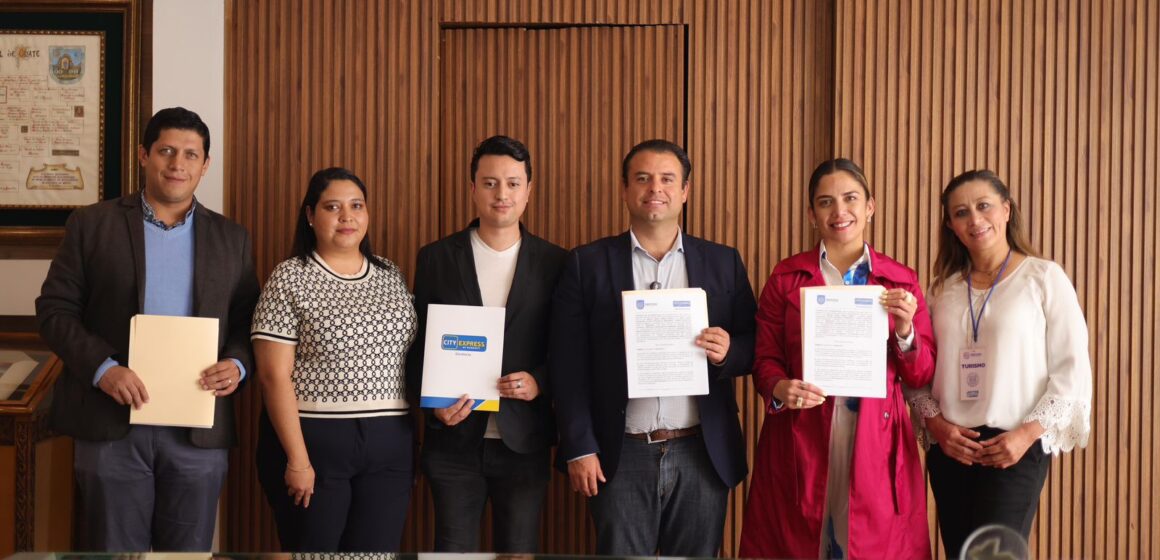 MIGUEL VARELA FIRMA CONVENIO HOTELERO PARA QUE VIAJAR CUESTE MENOS