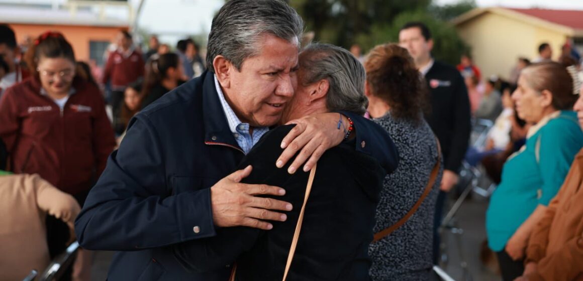 DISTRIBUYE GOBERNADOR DAVID MONREAL APOYOS ALIMENTARIOS DE CORAZÓN CONTENTO A 250 FAMILIAS DE PUEBLA DEL PALMAR Y LAS MERCEDES, EN FRESNILLO