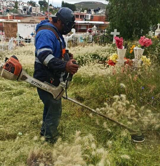 ALCALDÍA DE ZACATECAS TRABAJA EN LA LIMPIEZA DE PANTEONES, PARA PRESERVAR LAS TRADICIONES DEL DÍA DE MUERTOS