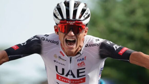 IMPONENTE ISAAC DEL TORO: CONSIGUE LA VICTORIA EN EL GRAN PIEMONTE 2025 IMPONENTE ISAAC DEL TORO: CONSIGUE LA VICTORIA EN EL GRAN PIEMONTE 2025