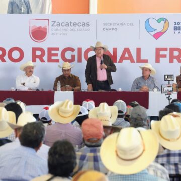 ENCABEZA GOBERNADOR DAVID MONREAL ÁVILA FORO REGIONAL FRIJOLERO EN SOMBRERETE