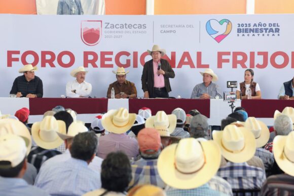 ENCABEZA GOBERNADOR DAVID MONREAL ÁVILA FORO REGIONAL FRIJOLERO EN SOMBRERETE