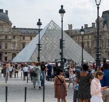 ‘ROBO DEL SIGLO’ EN EL MUSEO DE LOUVRE: DETIENEN A DOS SOSPECHOSOS; SERÍAN LADRONES EXPERIMENTADOS ‘ROBO DEL SIGLO’ EN EL MUSEO DE LOUVRE: DETIENEN A DOS SOSPECHOSOS; SERÍAN LADRONES EXPERIMENTADOS