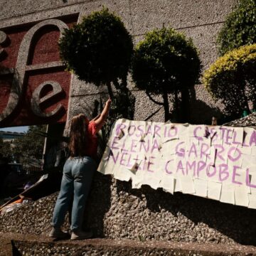 ESCRITORAS Y FEMINISTAS EXIGEN LA RENUNCIA DE TAIBO IL CON «HORRIBLES POEMAS» ESCRITORAS Y FEMINISTAS EXIGEN LA RENUNCIA DE TAIBO IL CON «HORRIBLES POEMAS»