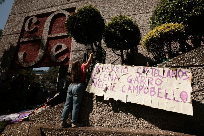 ESCRITORAS Y FEMINISTAS EXIGEN LA RENUNCIA DE TAIBO IL CON «HORRIBLES POEMAS»