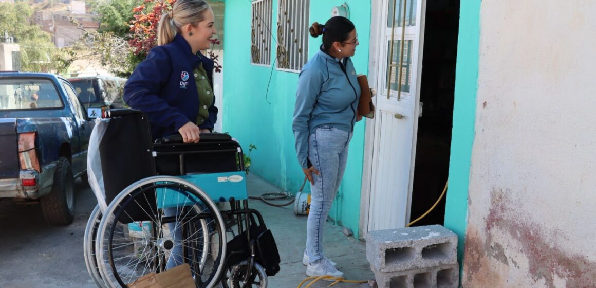 CON CERCANÍA Y CALIDEZ ENTREGA DIF CAPITAL APOYOS FUNCIONALES