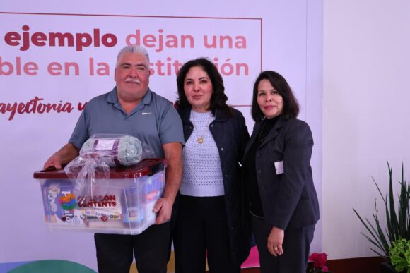 RECONOCE GOBIERNO DE ZACATECAS A TRABAJADORES QUE CULMINAN SU CICLO LABORAL AL SERVICIO PÚBLICO RECONOCE GOBIERNO DE ZACATECAS A TRABAJADORES QUE CULMINAN SU CICLO LABORAL AL SERVICIO PÚBLICO