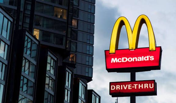 MCDONALD’S SUPERA PREVISIONES EN EU IMPULSADO POR MAYOR GASTO DE CONSUMIDORES