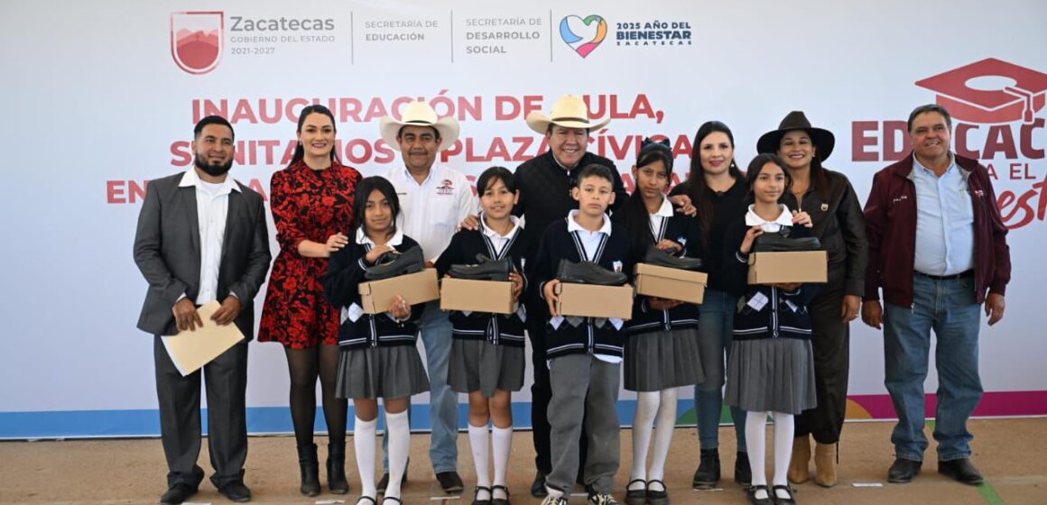 INICIA GOBERNADOR DAVID MONREAL ÁVILA PROGRAMA DE ENTREGA DE CALZADO ESCOLAR EN EL MUNICIPIO DE PINOS INICIA GOBERNADOR DAVID MONREAL ÁVILA PROGRAMA DE ENTREGA DE CALZADO ESCOLAR EN EL MUNICIPIO DE PINOS