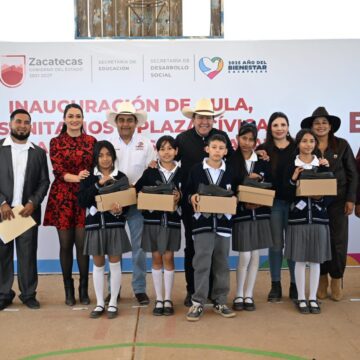 INICIA GOBERNADOR DAVID MONREAL ÁVILA PROGRAMA DE ENTREGA DE CALZADO ESCOLAR EN EL MUNICIPIO DE PINOS